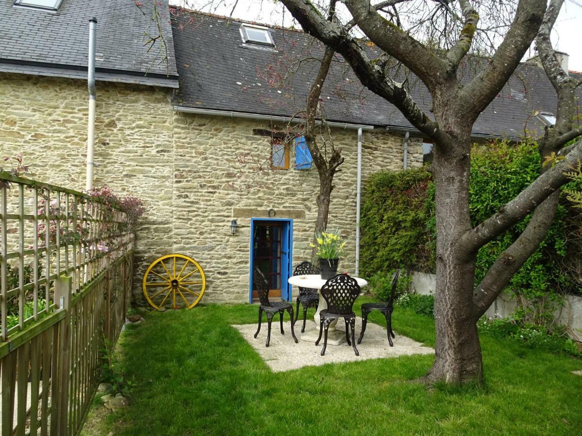 La Porcherie Villa Hellean Exterior foto